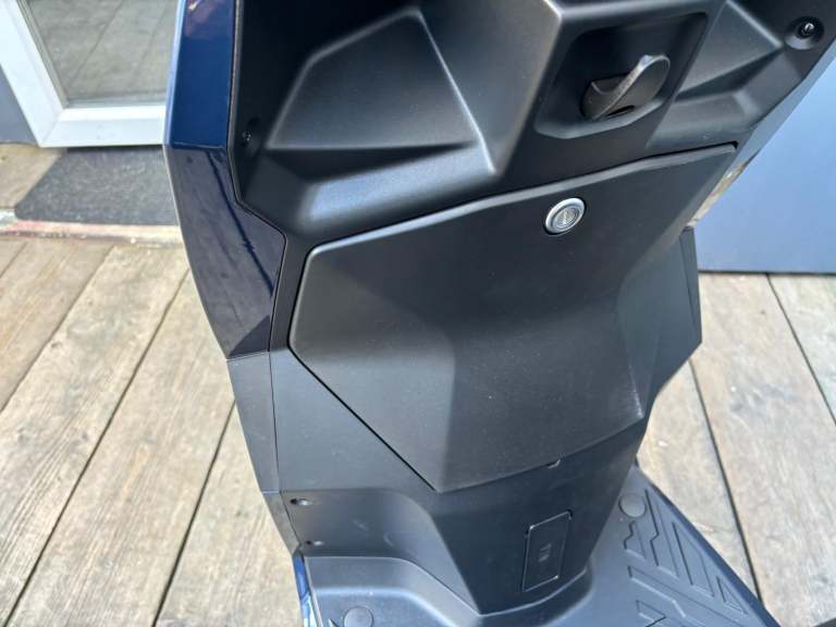 Peugeot Tweet 125 Automatic Twist and Go Scooter PCX125 NMAX