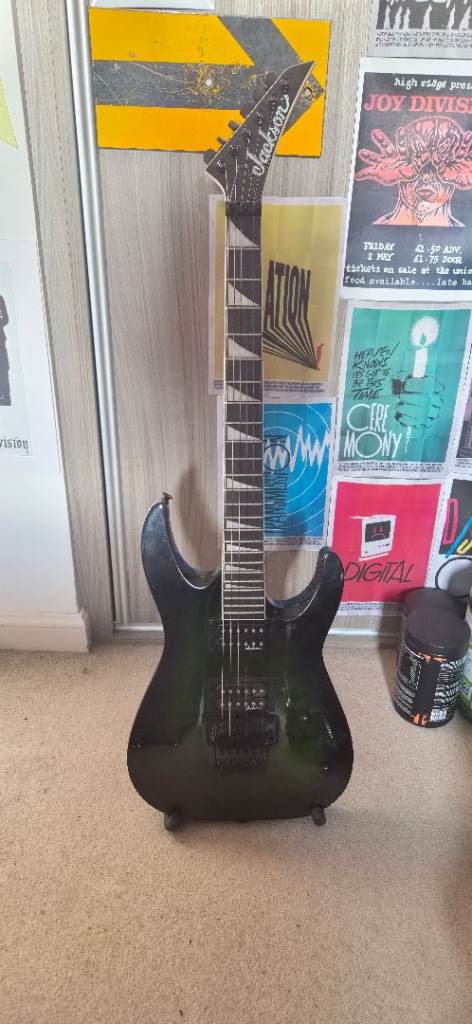 Jackson JS33Q DKA dinky arch top floyd rose guitar