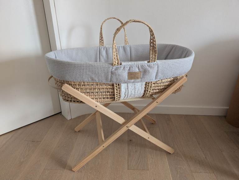 Moses Basket Clair de Lune with Stand - great condition