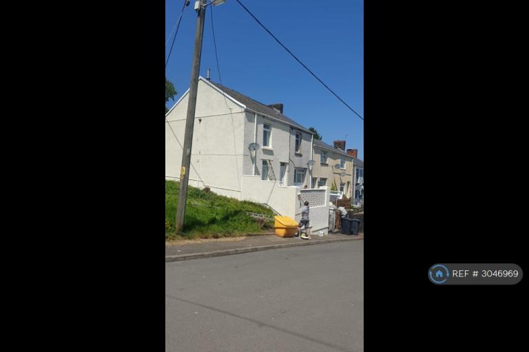 2 bedroom house in High Street, Ebbw Vale, NP23 (2 bed) (#3046969)