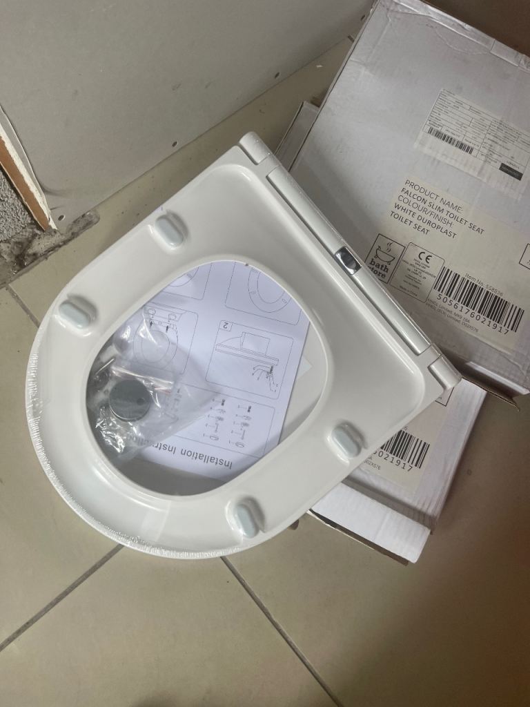 Brand new unopened Bathstore Falcon Slim Toilet Seat - White Duroplast