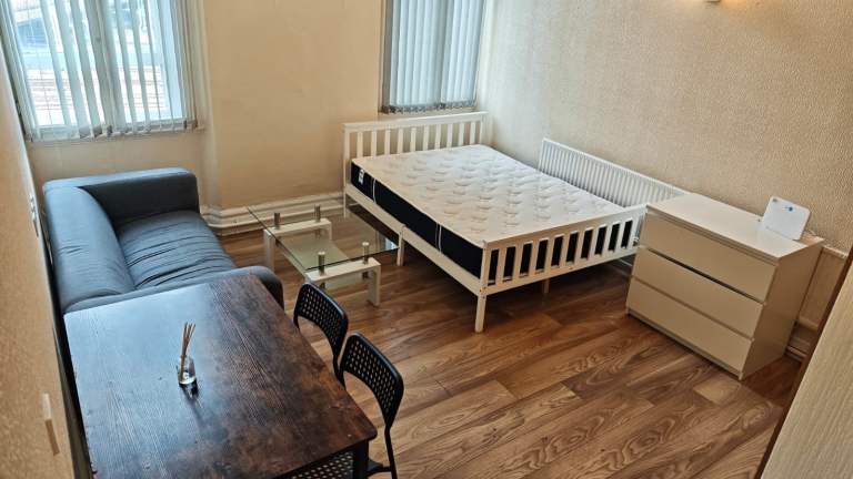 Studio Apartment to Let -  Manchester, M4