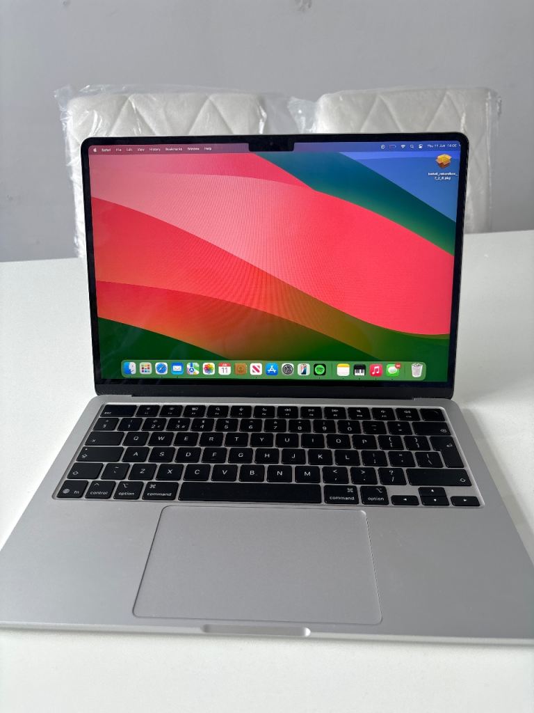 MacBook Air 2025 13.6” 