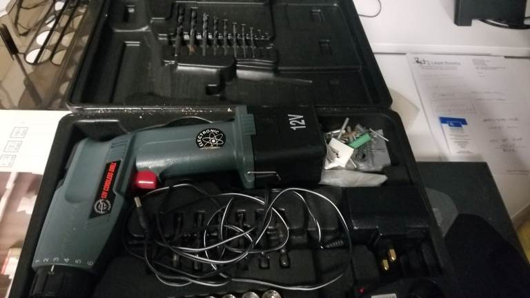 12V Cordeless Drill with CarryCase and drill bits 