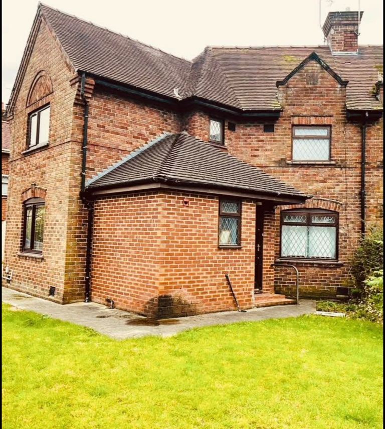 Semi detached 3 bedroom house 