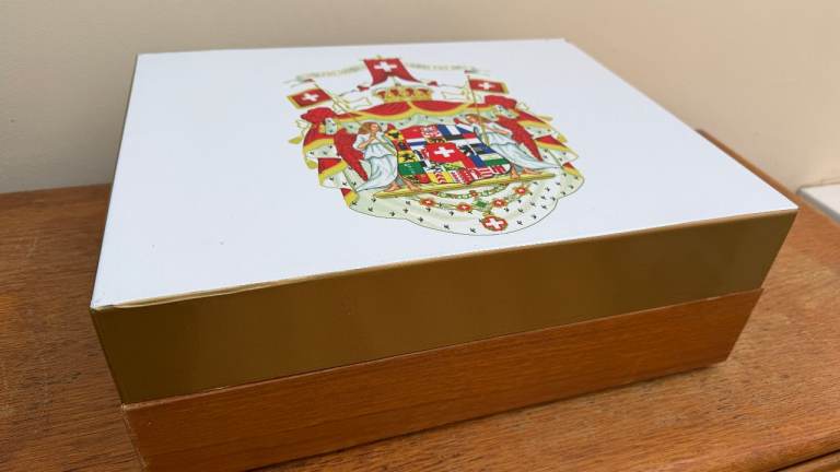 GOLDRING LENCO GL75 TURNTABLE FROM 70's WITH JVC STEREO IN EXCELLENT CONDITION & VINYL COLLECTION