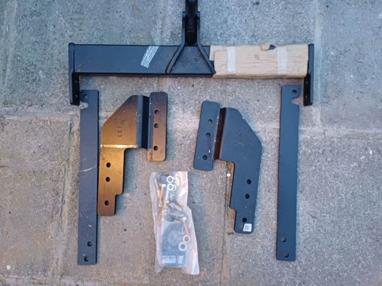 VW  TRANSPORTER T4 TOW BAR  AUTO-HAK --AHK STARR  , SWAN NECK DEMOUNTABLE.  Book