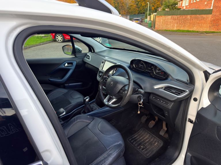 Peugeot, 2008, Hatchback, 2014, Manual, 1199 (cc), 5 doors