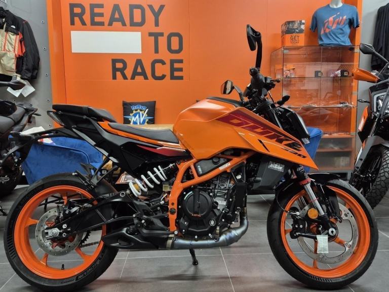 KTM 390 Duke. Brilliant Fun Bike. last of the offer price bikes at 4899