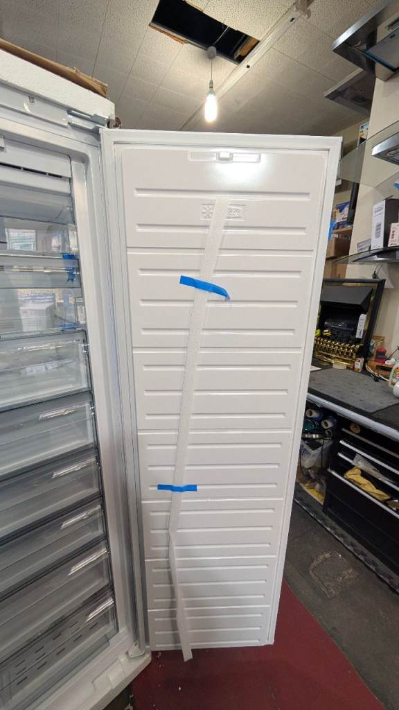 ELECTRIQ WHITE 54CM INTEGRATED FREEZER-FROST FREE-197L CAPACITY-LED LIGHT-EX DISPLAY-WOW