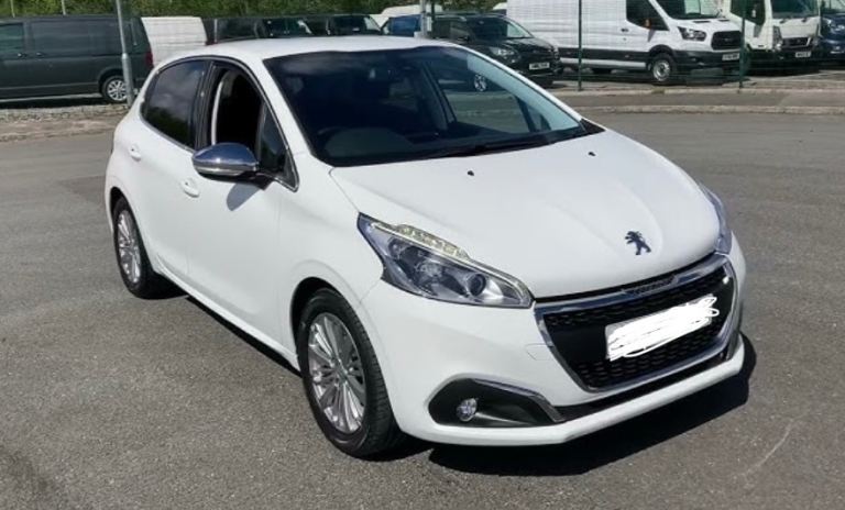 2017 Peugeot 208 1.6hdi £20 A Year Tax 94mpg Diesel Mot to June 2027 116000 miles ex police car