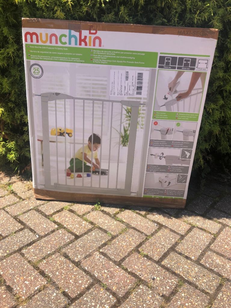 Child or animal safety gate
