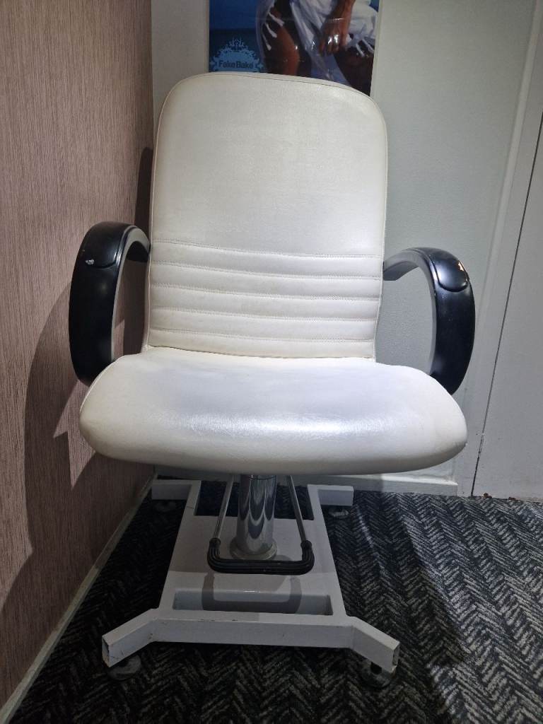 White pedicure/Salon Chair