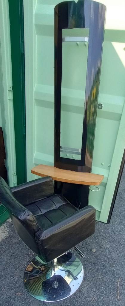Hairdressing station, with salon chair £125