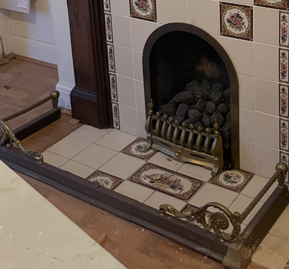 Lovely Vintage brass fireplace fender - Boscombe East BH7.