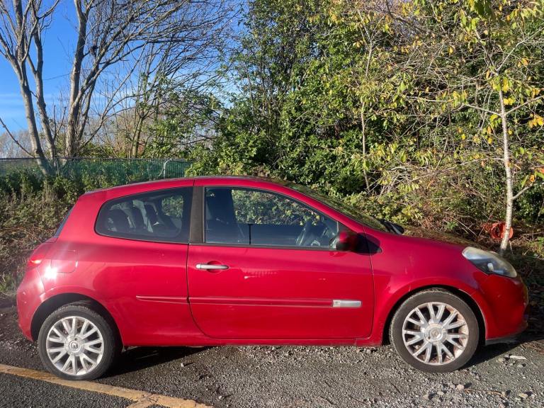 RENAULT CLIO 1.2 DYNAMIQUE 10 REG RED 77400 MILES 3 DOOR MOT SEPTEMBER 27TH 2026 