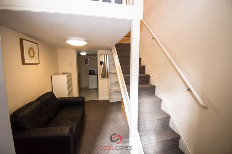 Double studio maisonette flat in Westbourne Crescent, Lancaster Gate, W2.-Ref: 83