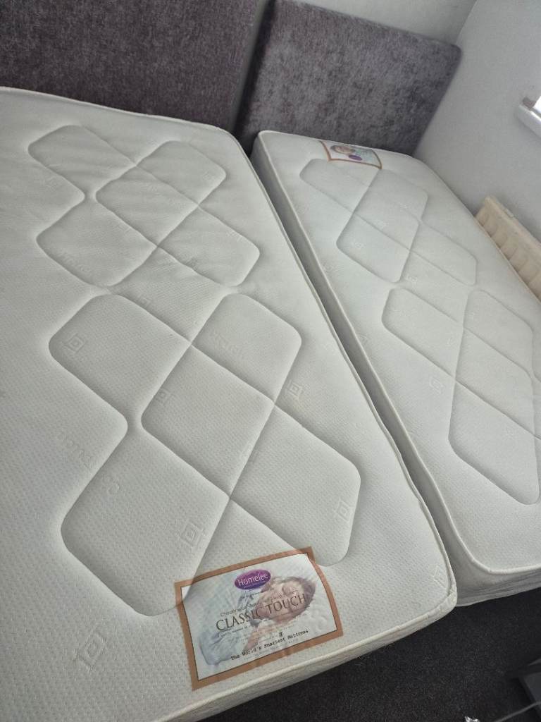 2 Single Beds with Mattresseses