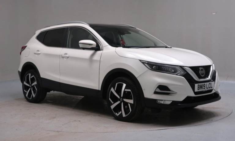 Pearl White Nissan Qashqai TEKNA 2019