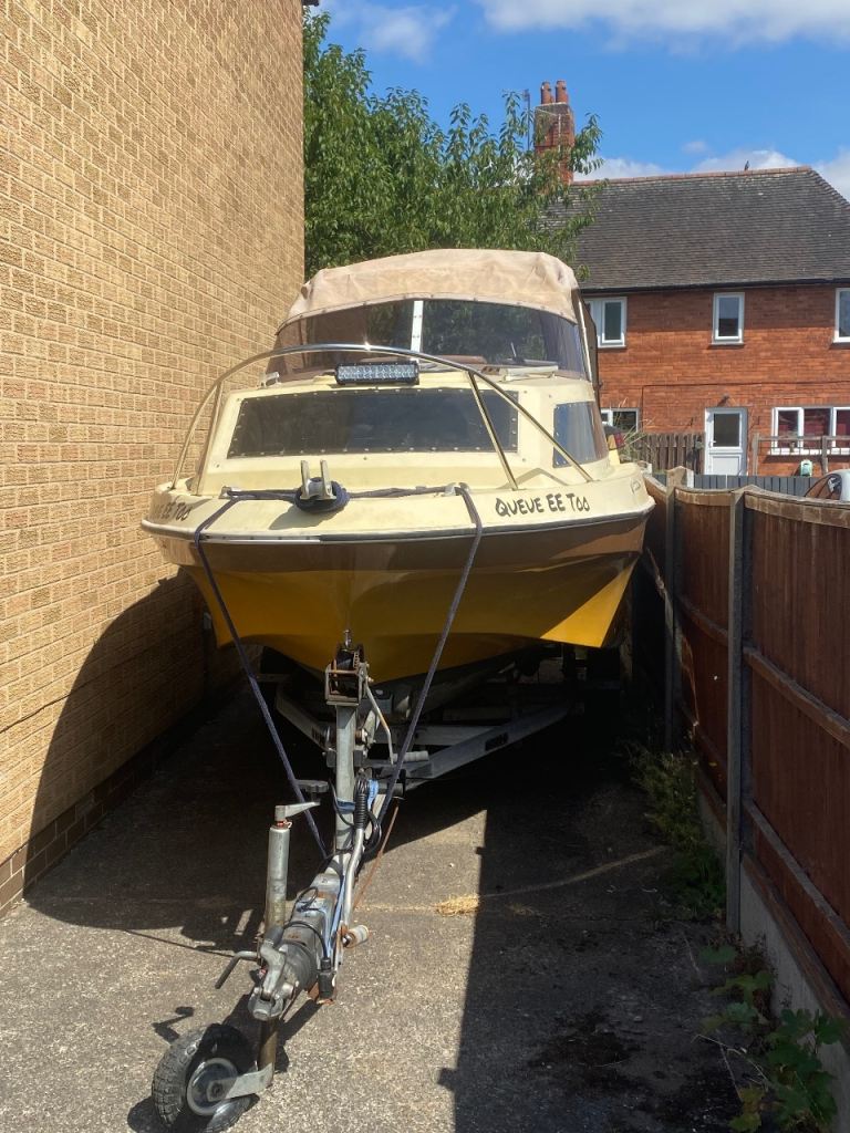 Small Cabin Cruiser Boat with Trailer – Good Condition