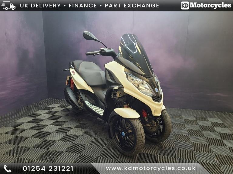 PIAGGIO MP3 300 SPORT, free service + mot + warranty