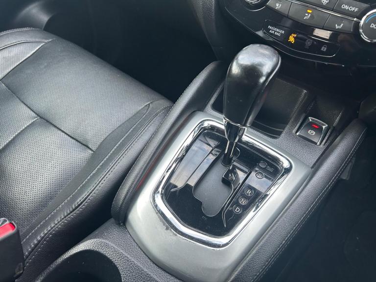 2014 Nissan Qashqai 1.6 dCi Tekna 5dr Xtronic HATCHBACK DIESEL Automatic