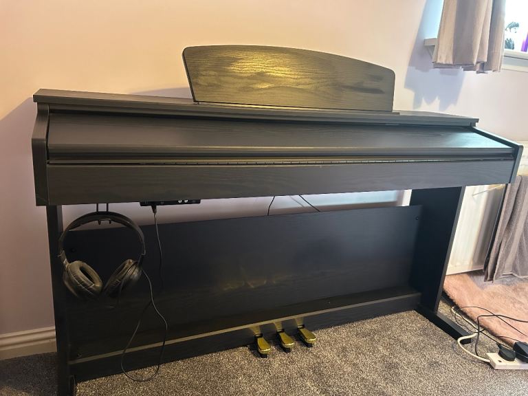 Gear4music DP-10X Digital Piano with Stool and Headphones