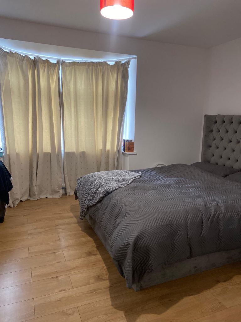 Double master bedroom available for couples or two people 