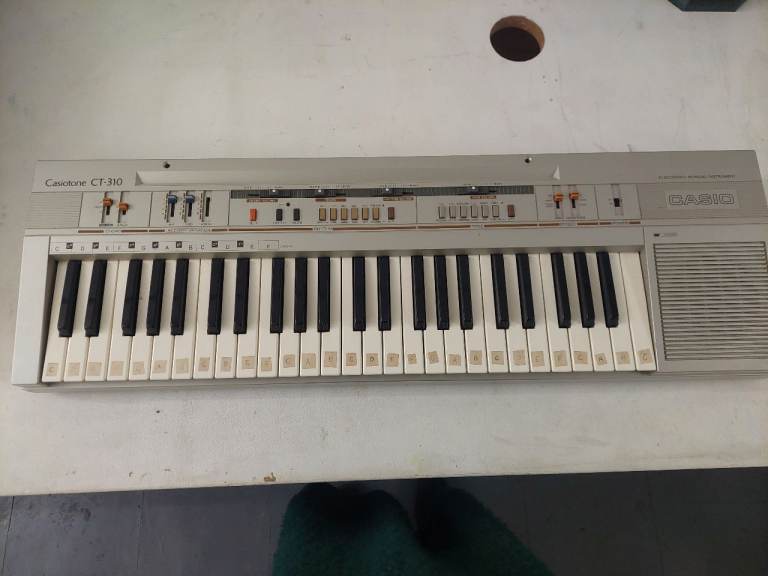 Vintage Casio Casiotone CT 310 Keyboard (fully functional)