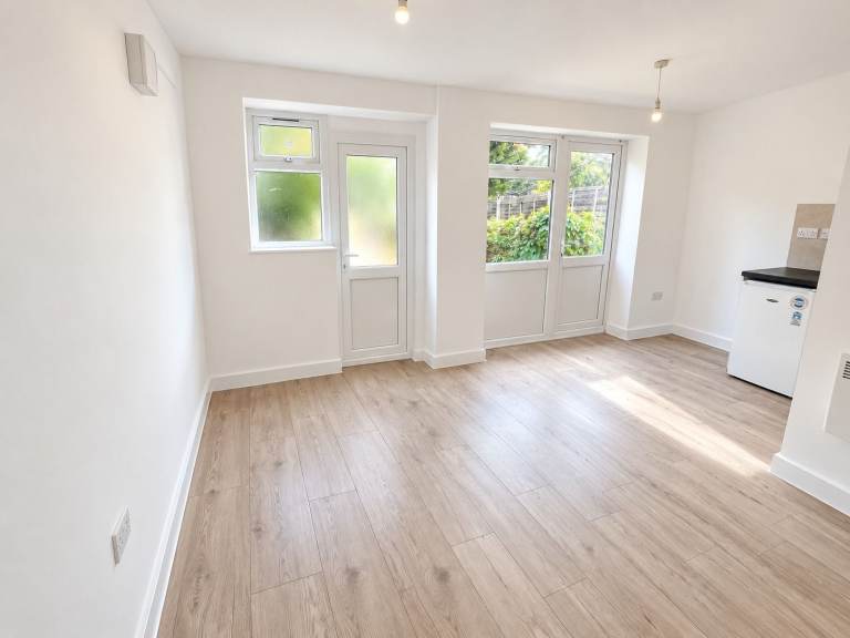BENEFITS ACCEPTED - Studio Flat Available in Plumstead Woolwich Greenwich SE2