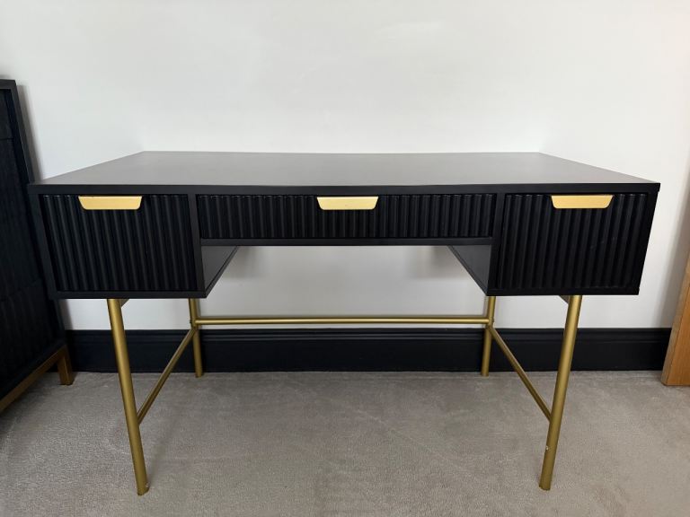 Black dressing table 