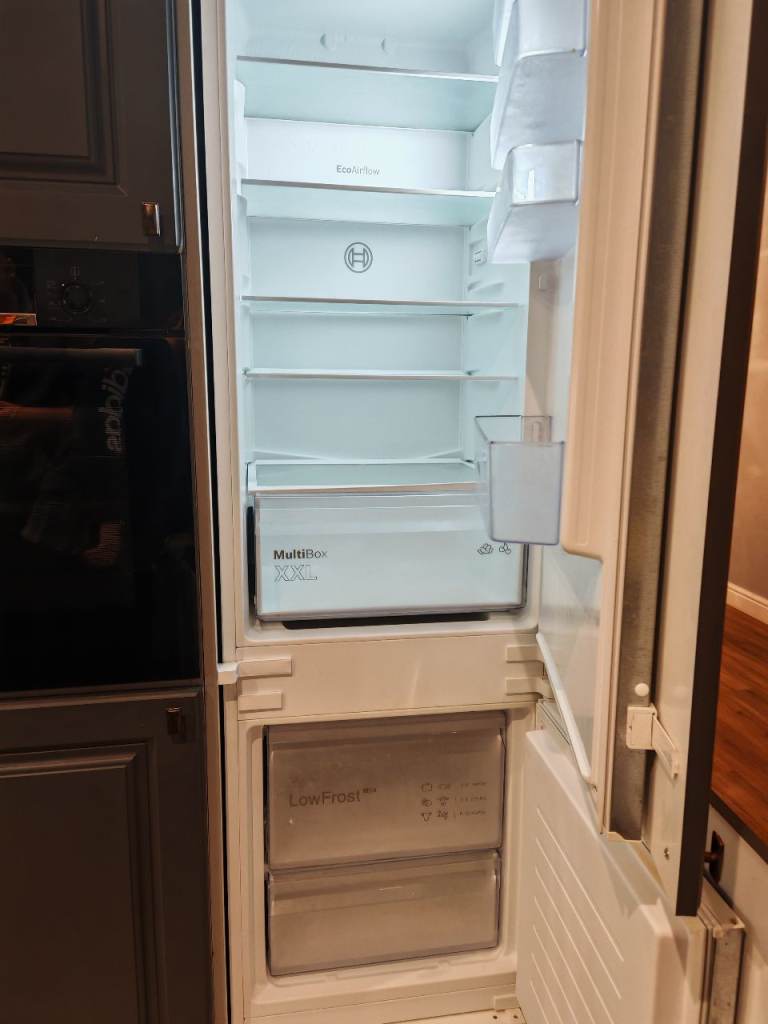 Bosh Integrated fridge freezer 