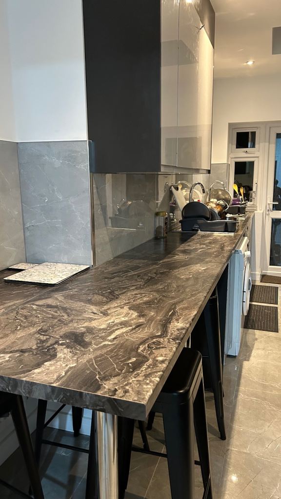 Luxurious Master BedRoom for people in Professional occupation.