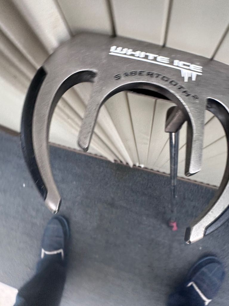 ODYSSEY WHITE ICE SABERTOOTH PUTTER 