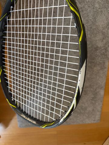 Yonex Ezone DR100 300g grip 4, £75.00 for Sale in Sidcup, London