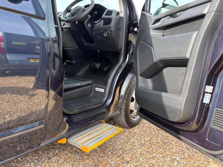 VOLKSWAGEN TRANSPORTER DRIVER TRANSFER WAV WHEELCHAIR ACCESSIBLE VEHICLE 2.0