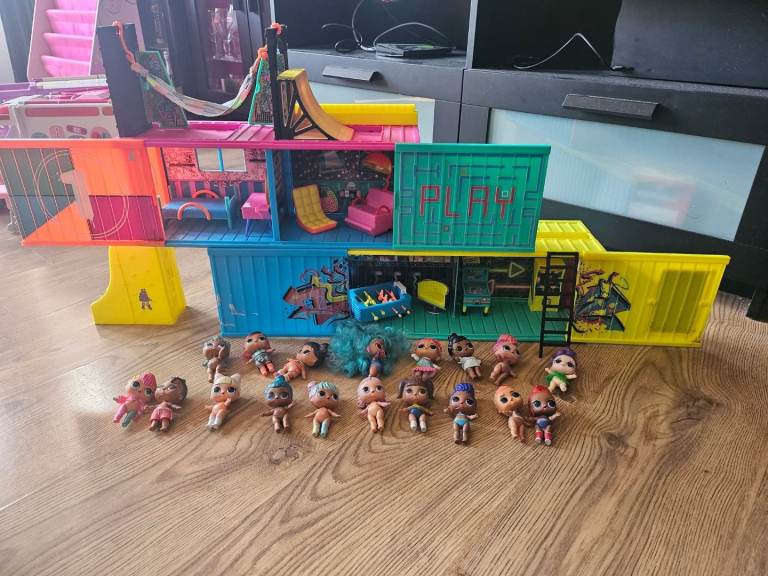 *pending collection* LOL house with accessories FREE