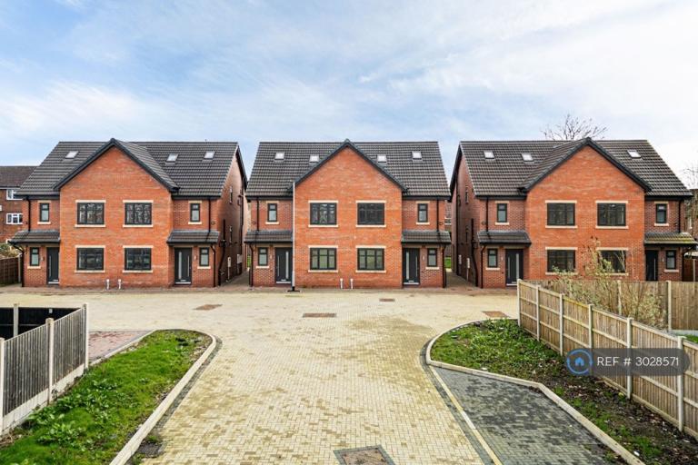 4 bedroom house in Dairy Close, Stockport, SK5 (4 bed) (#3028571)
