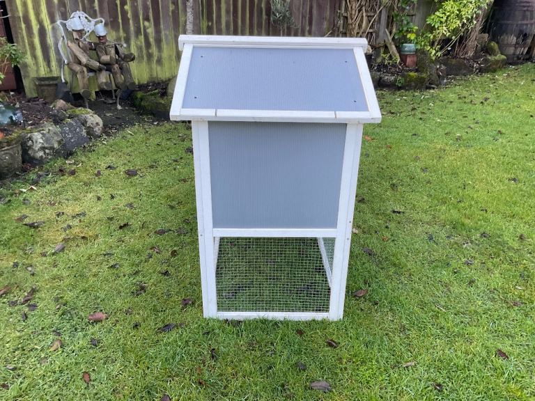Rabbit / Guinea Pig Hutch. Can deliver. Extras Included Good Condition 