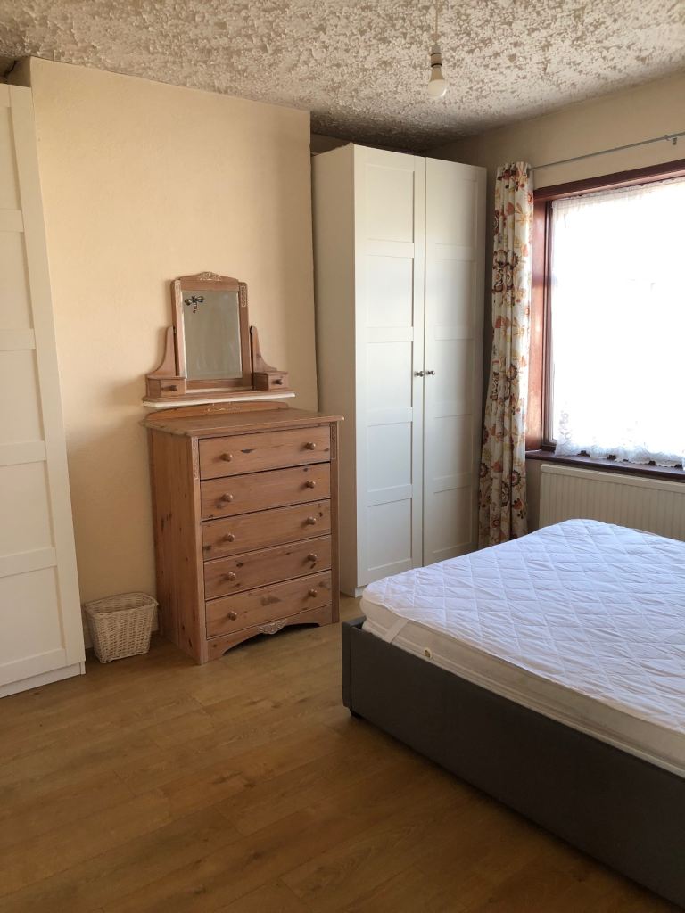 1 bed and 1 reception flat for couple