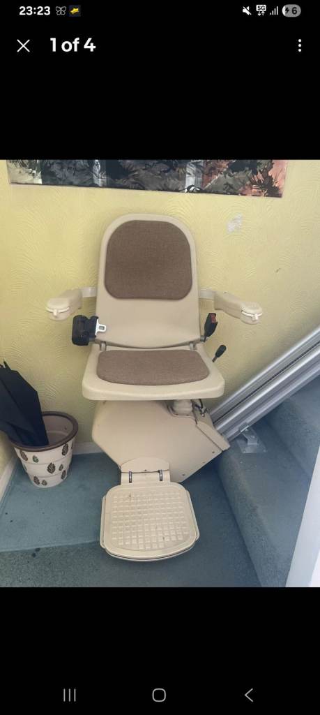 Acorn superglide 120 stairlift with 2 remotes fully working