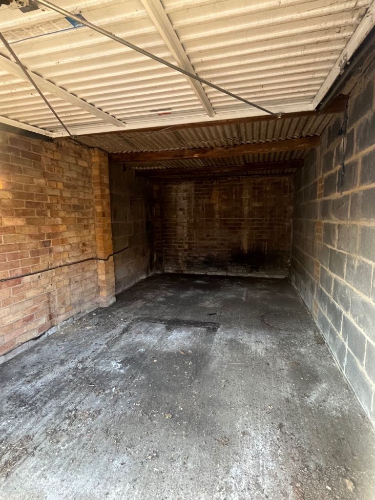Garage for Rent in South Woodford 