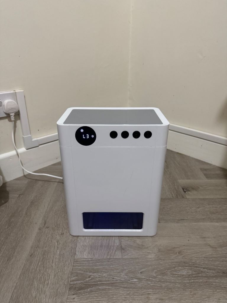 4.5L 4-speed dehumidifier, as good as new, 25x16x32cm