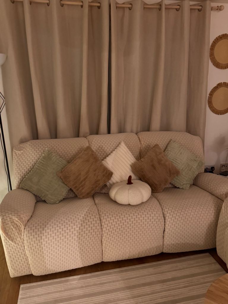 3 seater recliner with sofa covers (leather sofa)