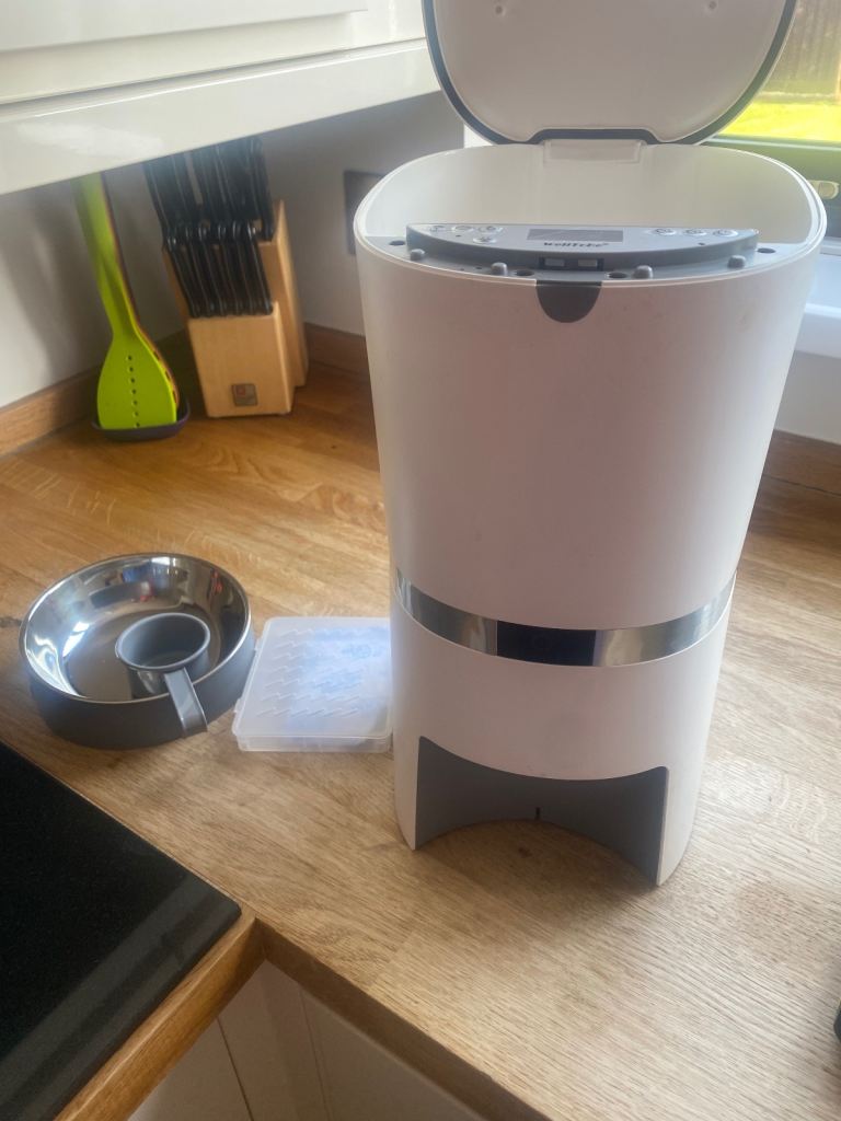 Cat/Dog feeder - unused.  Torquay -