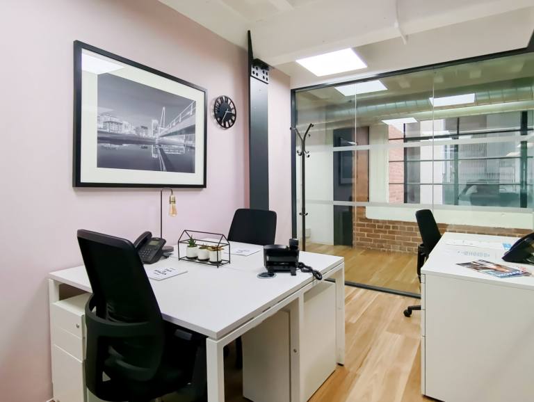 Liverpool - L1 4DQ \ Move-In Ready Office Space with 1 Desk