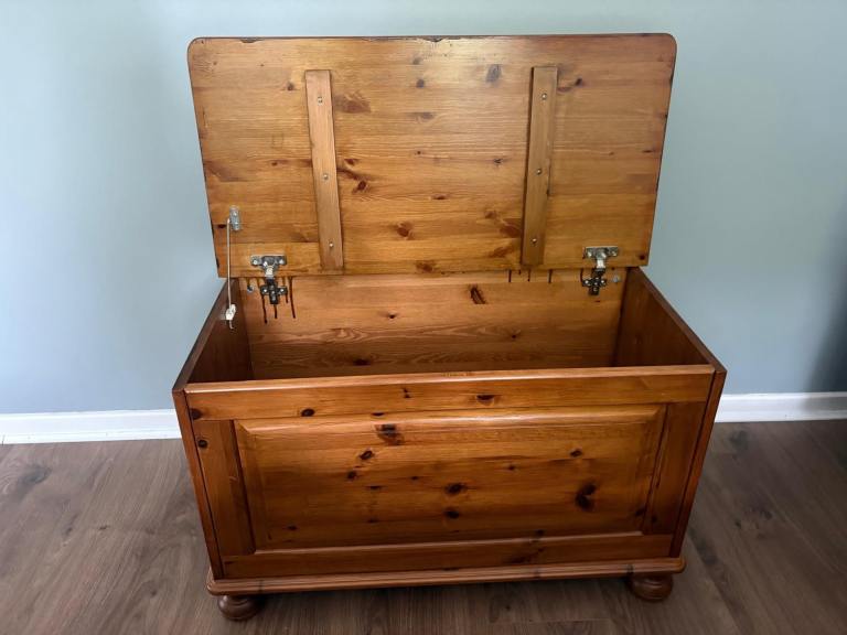Blanket box/Ottoman