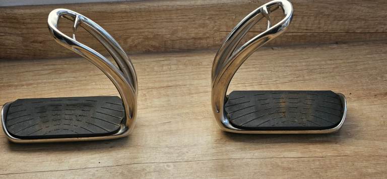 Ophena magnetic safety stirrups 