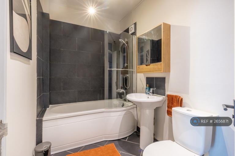 1 bedroom flat in Watergate Buildings, Newcastle Upon Tyne, NE1 (1 bed) (#2656871)