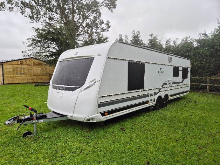 Caravan LMC695 2024